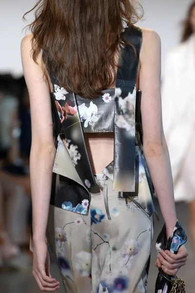 Look 64
